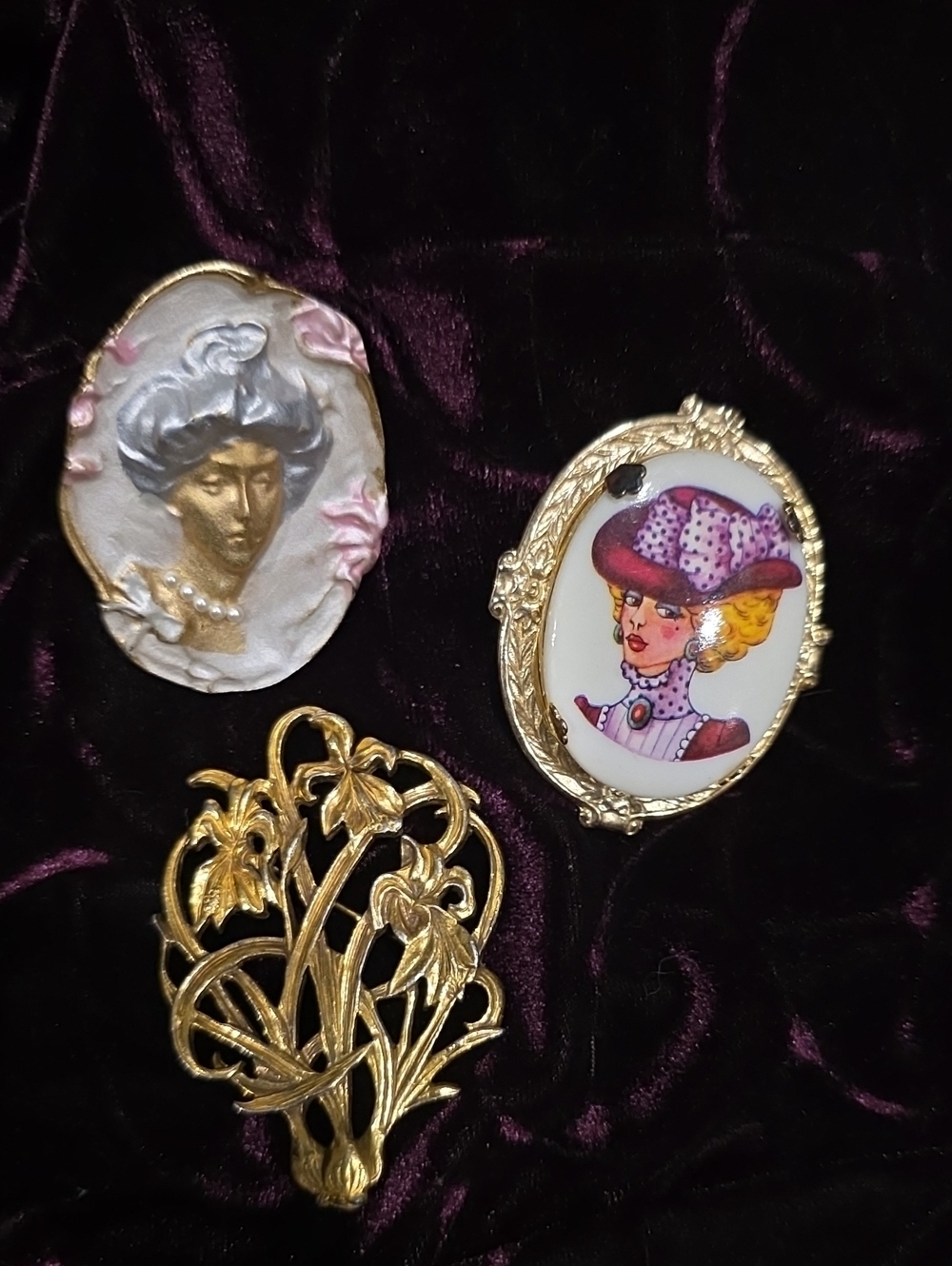 Vintage-Inspired Gold Tone Floral and Cameo Brooch Set